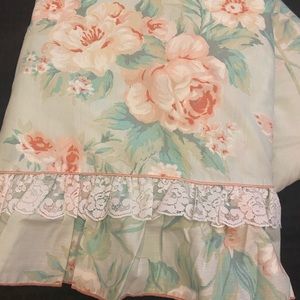 Vintage JP Steven Utica King size Sheets with matching solid Pillow Cases.